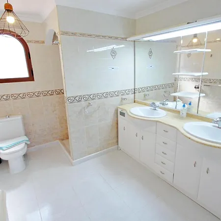 Aaron - With Stunning Views And Private Pool In