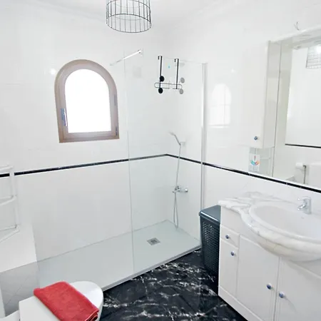 Aaron - With Stunning Views And Private Pool In Villa