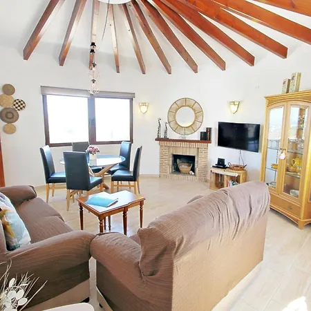 Aaron - With Stunning Views And Private Pool In 빌라