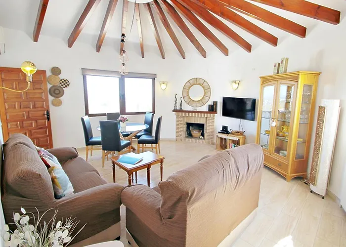 Aaron - With Stunning Views And Private Pool In فيلة