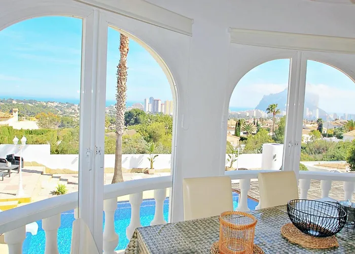 فيلة Aaron - With Stunning Views And Private Pool In كاليبي