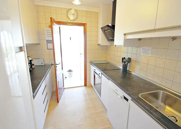 Aaron - With Stunning Views And Private Pool In فيلة