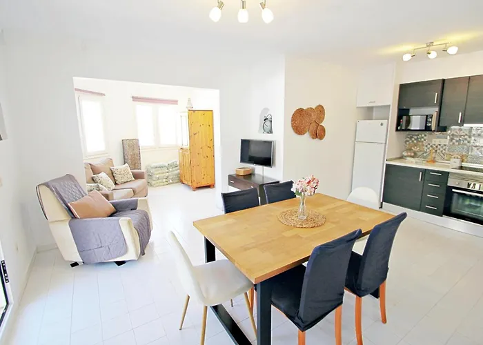 Aaron - With Stunning Views And Private Pool In