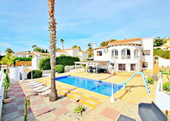 Aaron - With Stunning Views And Private Pool In Villa